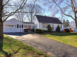 27 Sylvan Ct, Milford, CT 06460