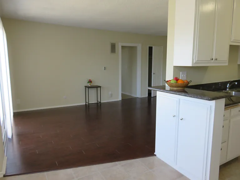 Enterprise Apartments — Photo 6