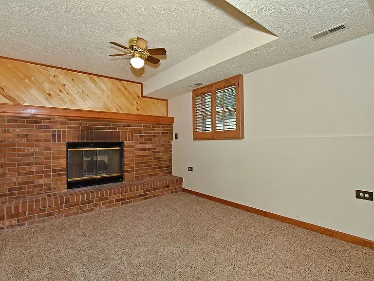 3729 Thundercloud Dr — Photo 16