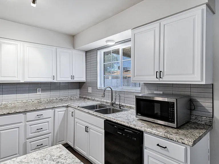 3702 W Tuckey Ln — Photo 13