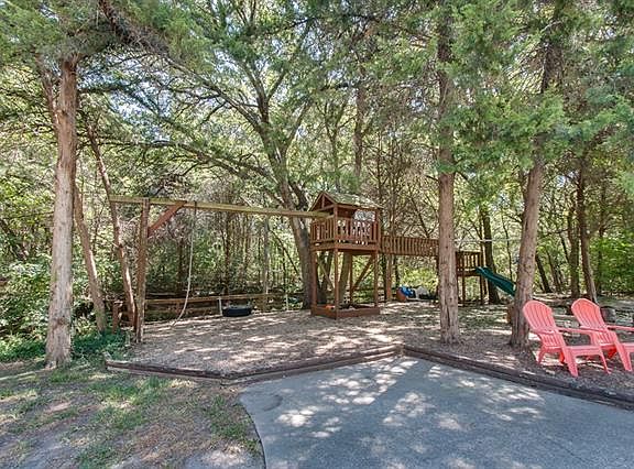 5th image of 701 Ovilla Oaks Dr