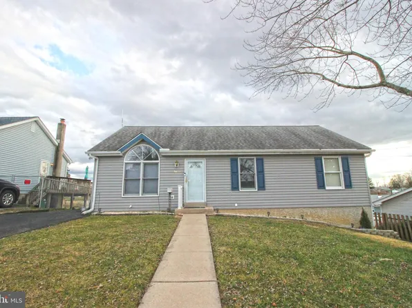 3649 N Clearwater Ln, Brookhaven, PA 19015