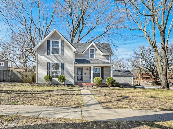 208 E 1st St, Lees Summit, MO 64063