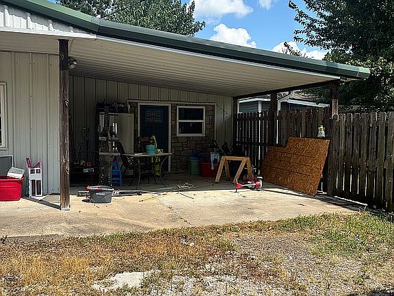 2nd image of 910 N Kansas Ave