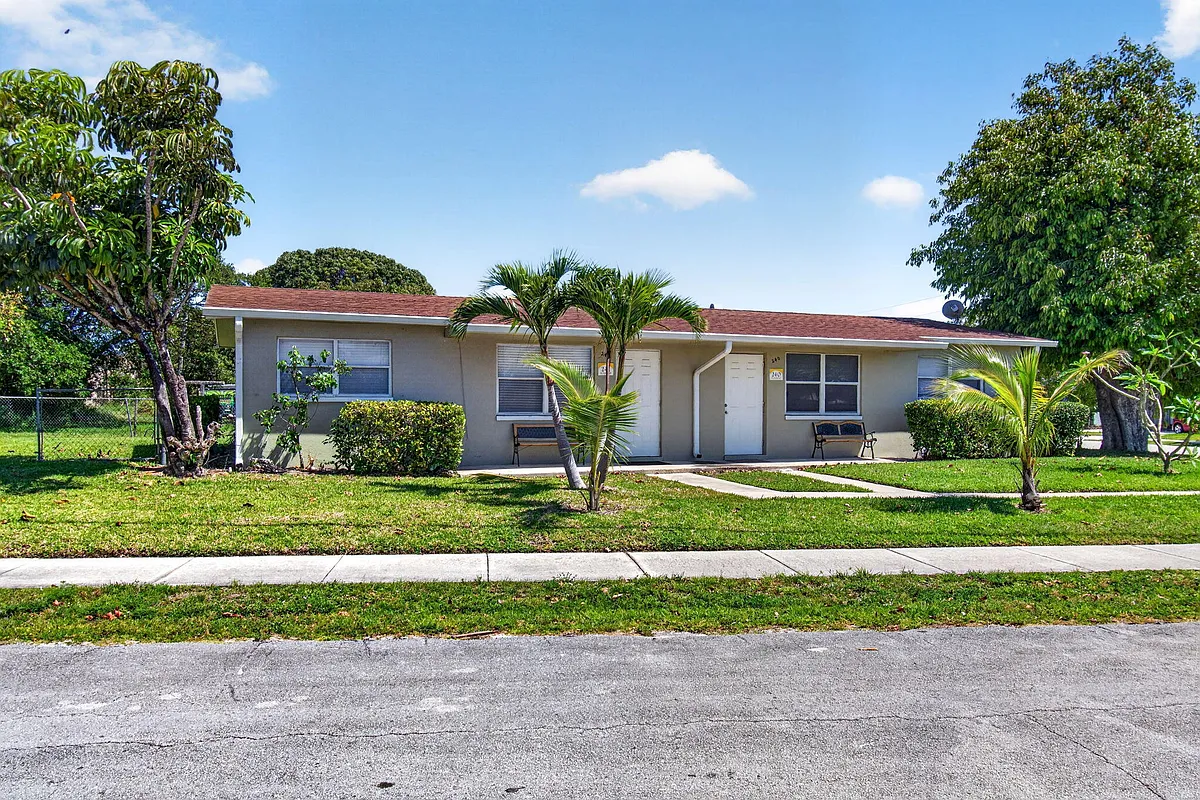 Building Photo - 240 SW 15th Ave #242