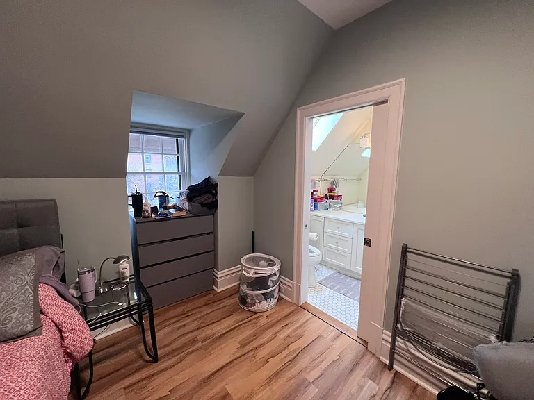 921 College St #2 — Photo 16