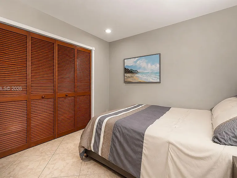 2401 Collins Ave #1709 — Photo 21