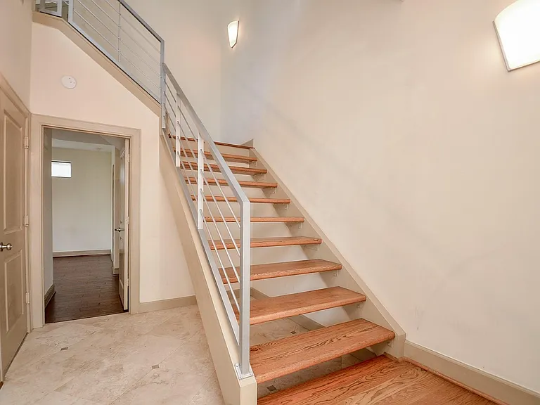 5311 Lillian St — Photo 4