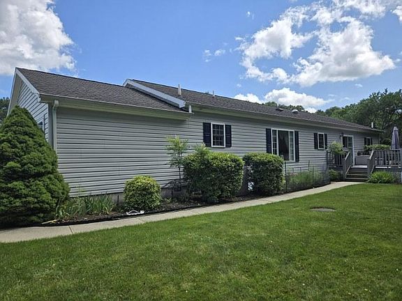 3rd image of 1407-212 Middle Rd