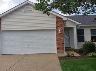 5 Maryland Cir, O'Fallon, MO 63366