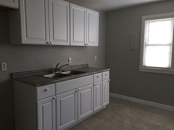 2nd image of 32619 Montcalm St