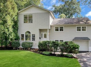 553 Nagle St, Ridgewood, NJ 07450