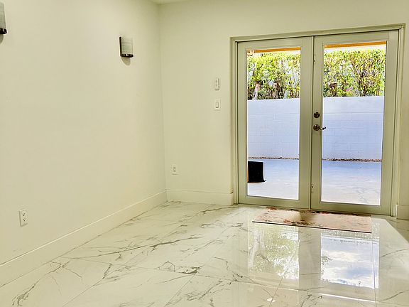 5th image of 10230 SW 146th Ave #1