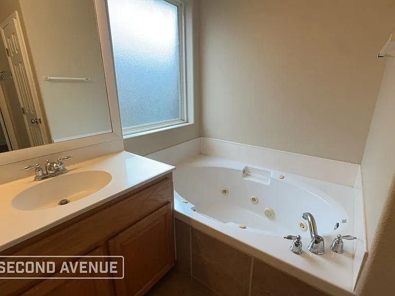 1011 Forest Oak — Photo 18