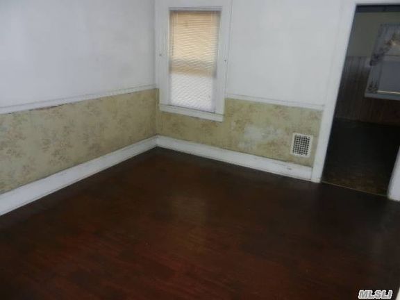 4th image of 10622 109th Ave