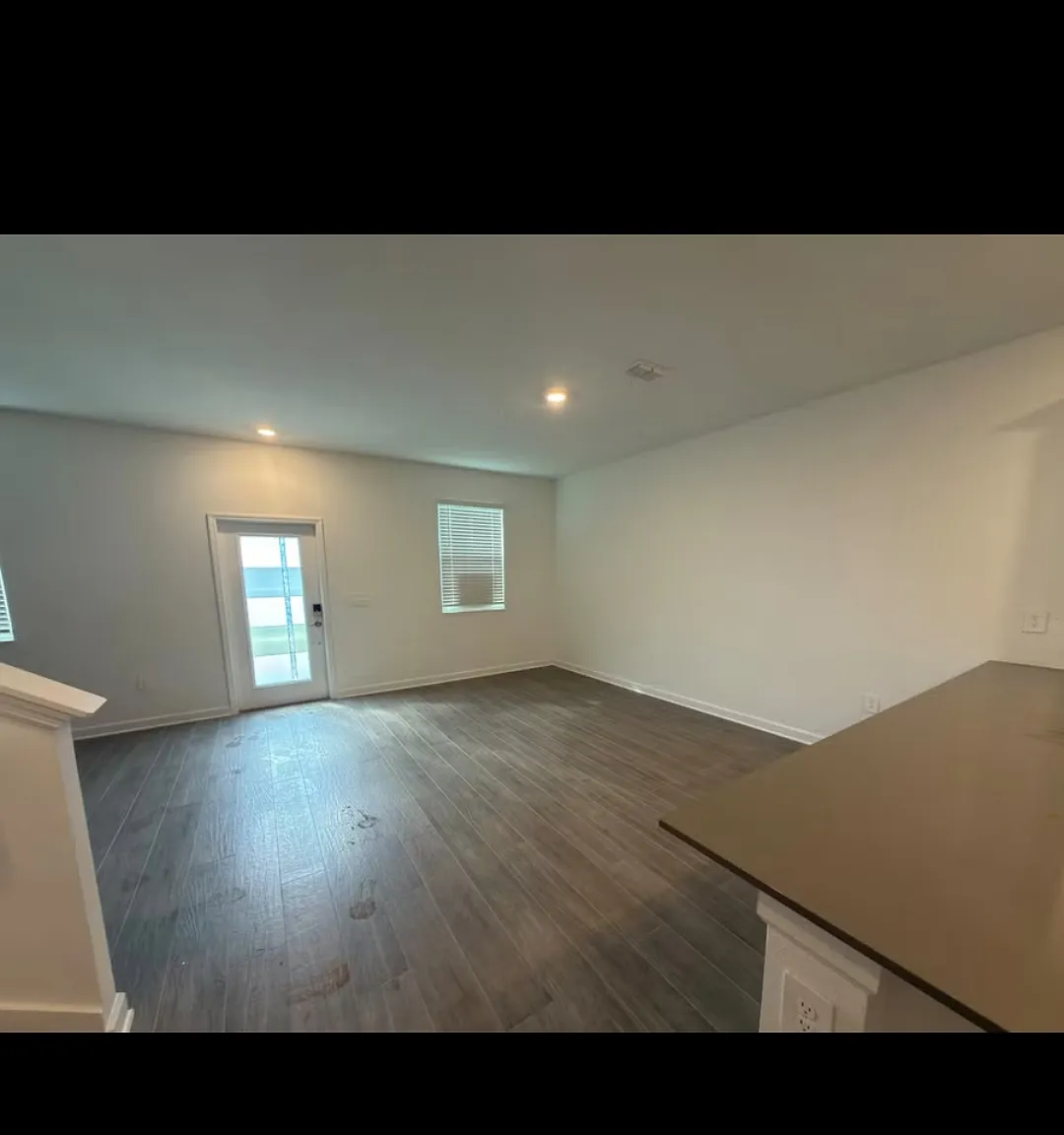 3 bed, 2.5 bath, 1615 sqft, $2,750 — Photo 4