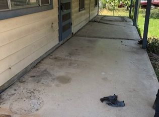 465 Capitan St, Uvalde, TX 78801