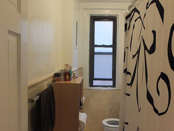 2nd image of 165 W 83rd St APT 43