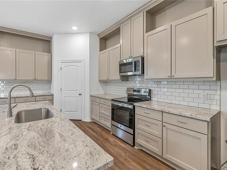 1220 Neal Pickett Dr — Photo 11