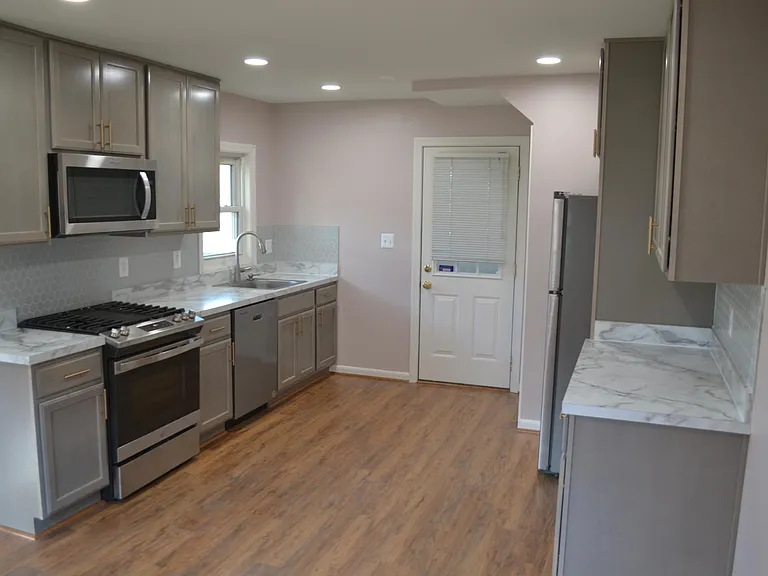 9705 48th Pl — Photo 7