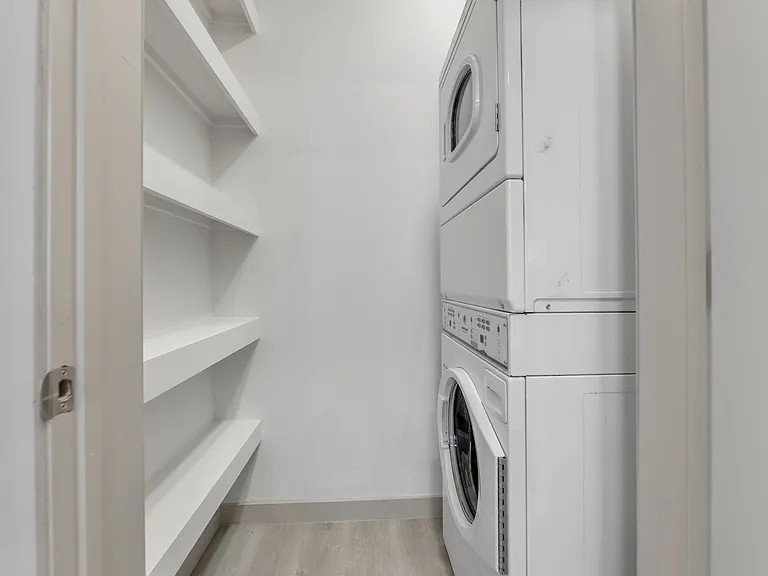 Bluffview Apartments — Photo 8