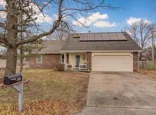 107 E Halsey St, Republic, MO 65738