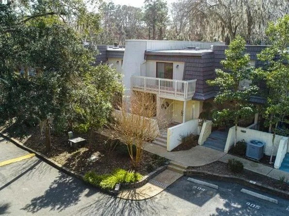 1 Gloucester Rd APT 402, Hilton Head Island, SC 29928