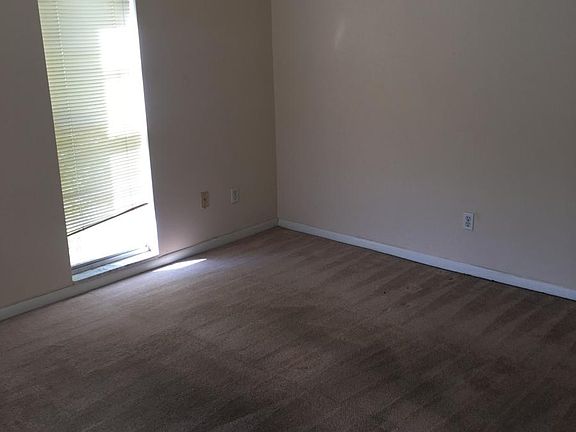 5th image of 13504 Greenleaf Dr