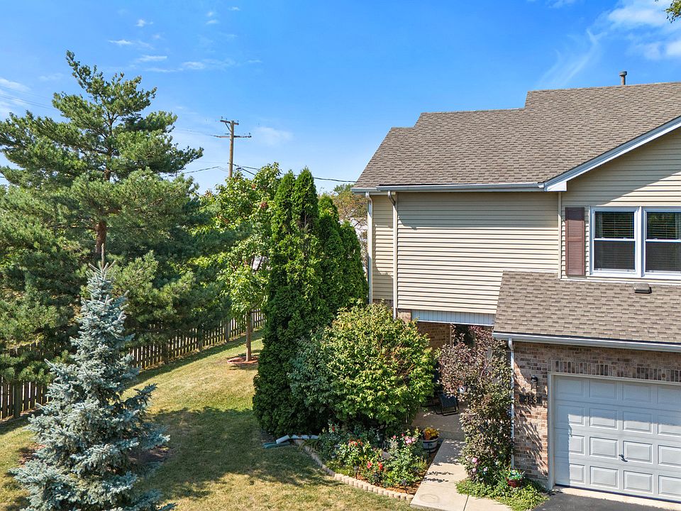 2nd image of 458 S Wenbriar Sq