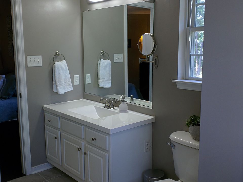 1st image of 9825 Willow Glen Ct