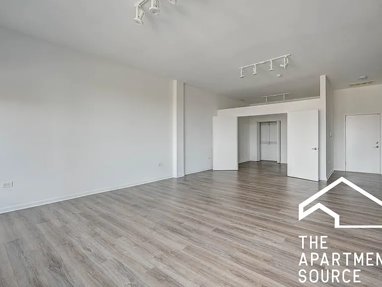 2250 S Wabash Ave #5 — Photo 3