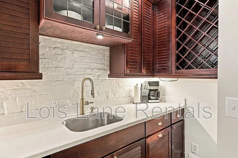 2 bed, 2.5 bath, 1275 sqft, $4,950 — Photo 4
