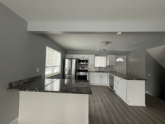 5th image of 31061 Barrington St