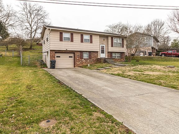 3rd image of 4324 SE Scarlett Ln