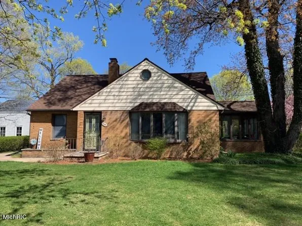 209 Pine St, Paw Paw, MI 49079