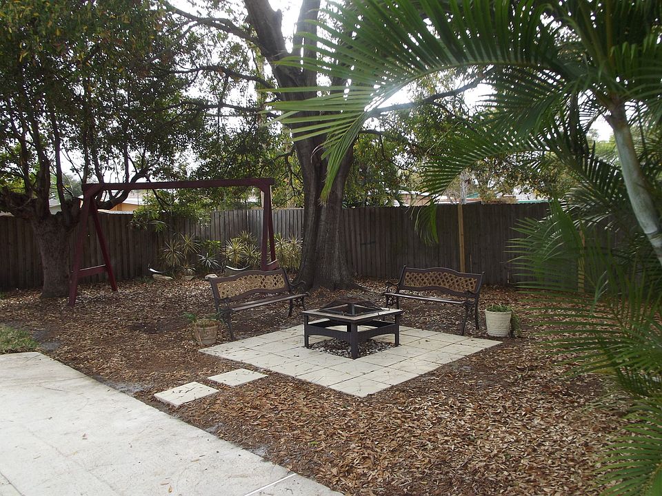 2nd image of 125 Bel Aire Dr S