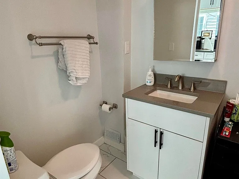119 N Newport Ave — Photo 12