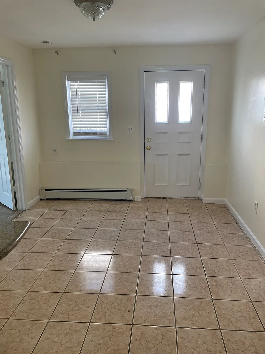 Front Entrance, Living Room - 554 Long Beach Rd