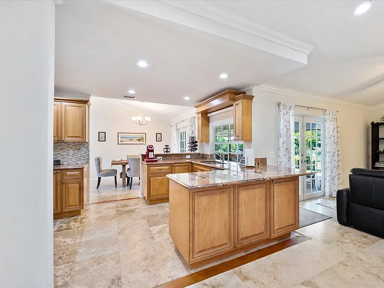 13889 Geranium Pl — Photo 9