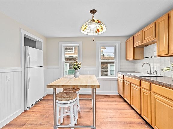 3rd image of 25 Bradford St