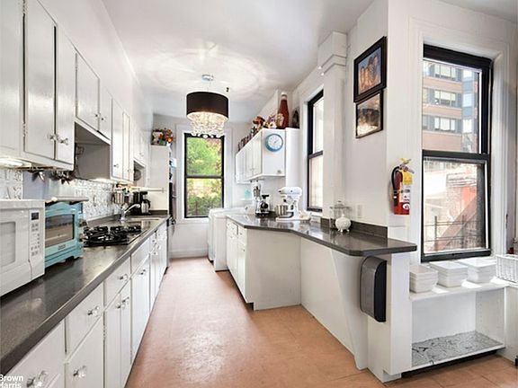 3rd image of 120 W 69th St #3/4