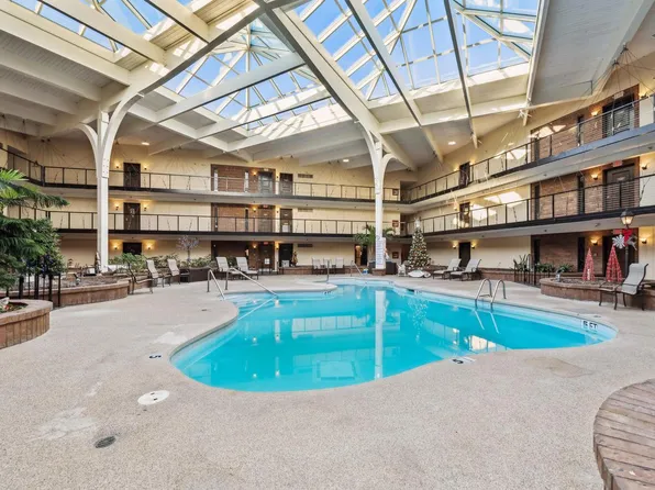 6100 West Stonehedge DRIVE Unit 306, Greenfield, WI 53220