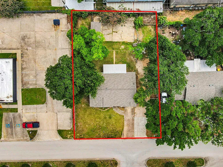 811 Hillcrest Dr — Photo 36