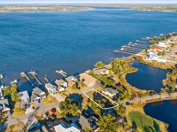 1828 Country Club Dr, Lynn Haven, FL 32444