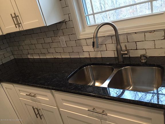 3rd image of 18 Steelbrook Ln