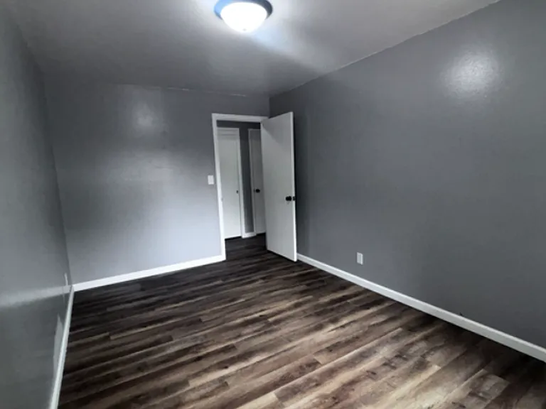 319 E Harris St — Photo 6