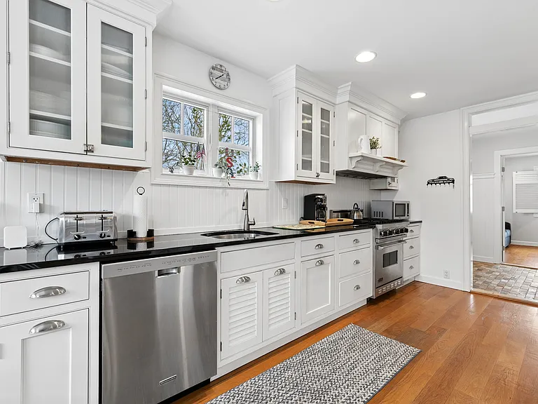 10 Foxboro Rd — Photo 11
