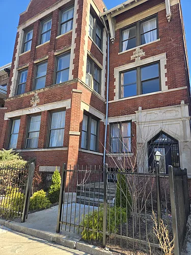 5017 S Drexel Blvd Photo 1