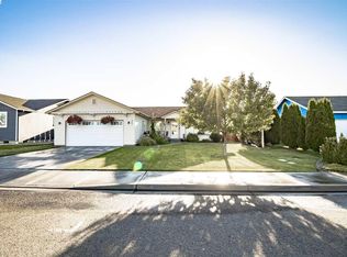 305 Villa Real Dr, Sunnyside, WA