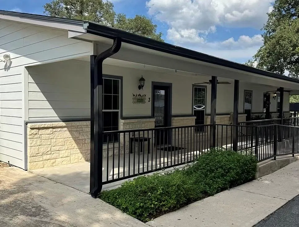 2 bed, 1.0 bath, 1100 sqft, $1,700 — Photo 1